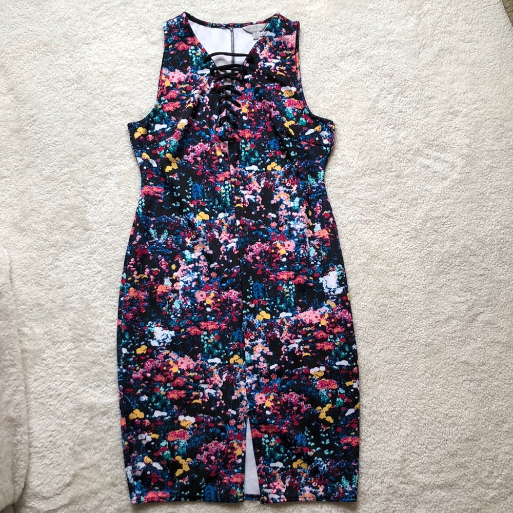 Belle Sky Lace-up V-neck Floral Print Dress